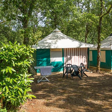 Готель Camping Au Bois Dormant Chauffour-sur-Vell Екстер'єр фото