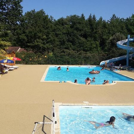 Готель Camping Au Bois Dormant Chauffour-sur-Vell Екстер'єр фото