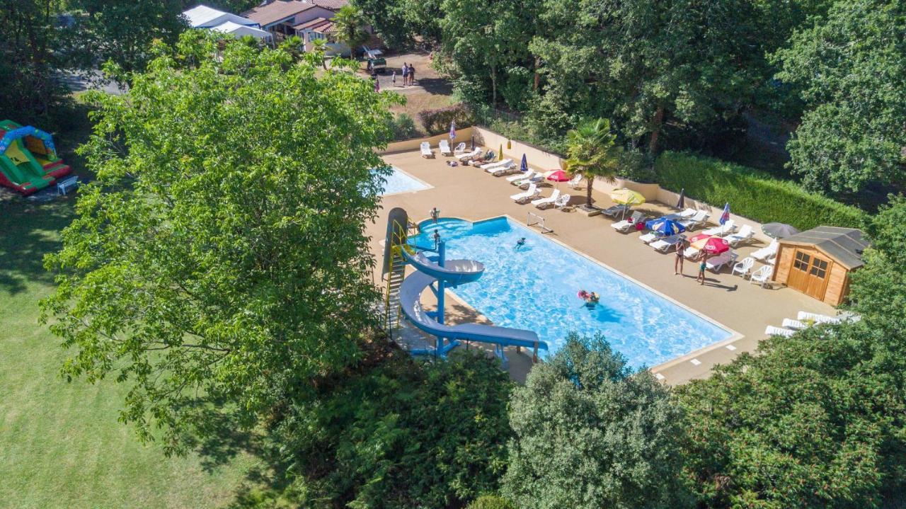 Готель Camping Au Bois Dormant Chauffour-sur-Vell Екстер'єр фото