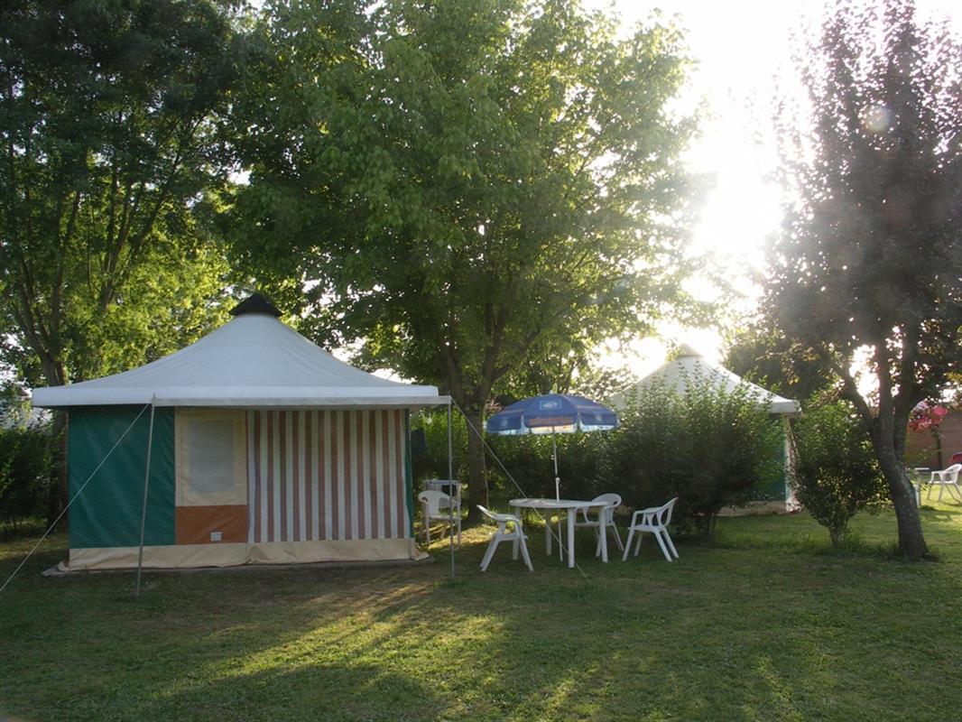 Готель Camping Au Bois Dormant Chauffour-sur-Vell Екстер'єр фото