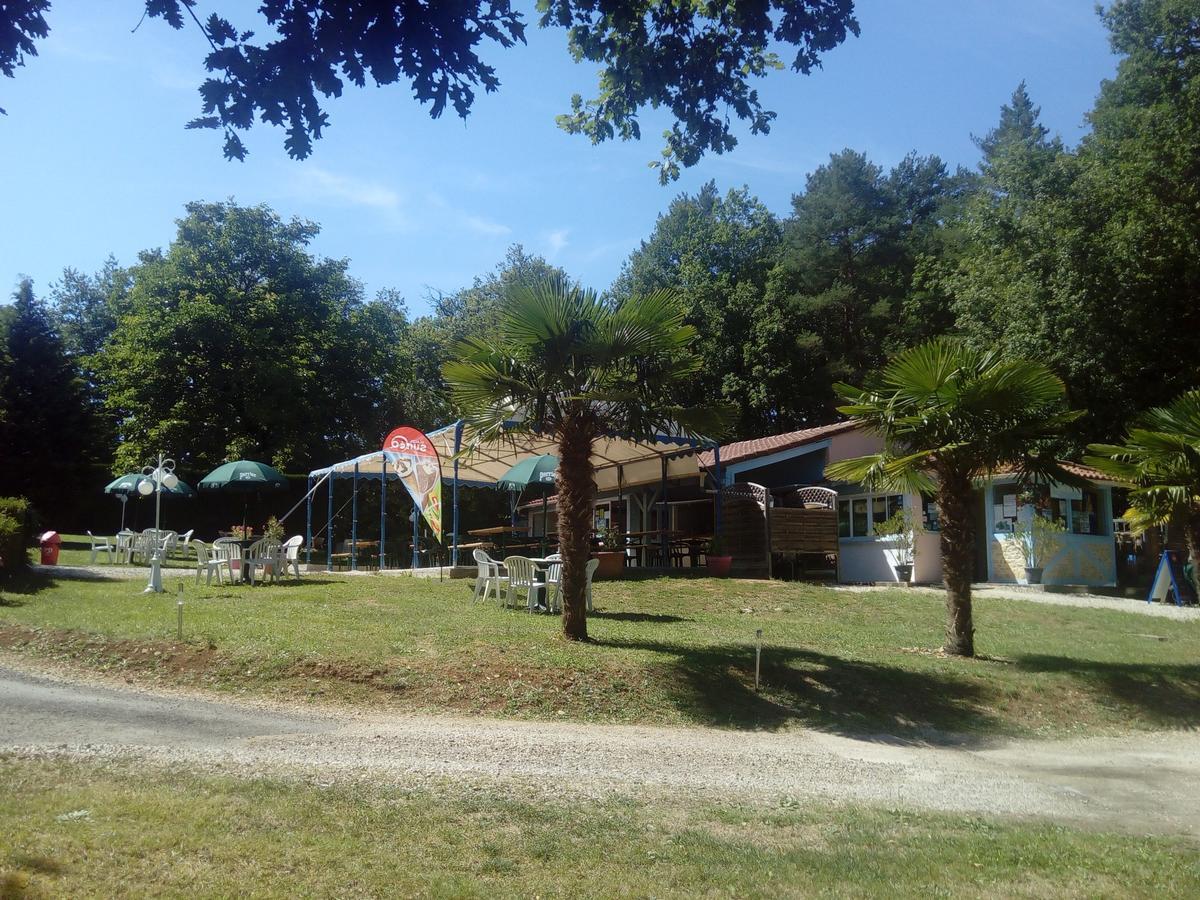 Готель Camping Au Bois Dormant Chauffour-sur-Vell Екстер'єр фото