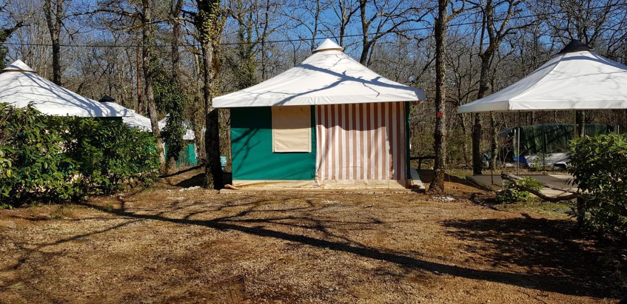 Готель Camping Au Bois Dormant Chauffour-sur-Vell Екстер'єр фото