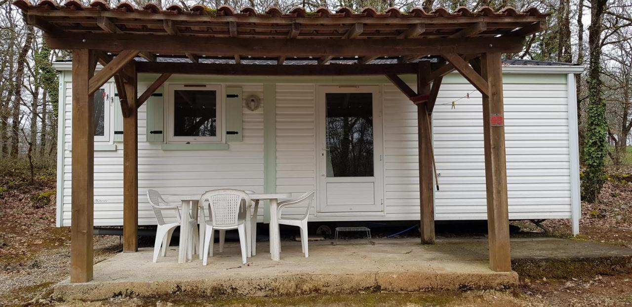 Готель Camping Au Bois Dormant Chauffour-sur-Vell Екстер'єр фото