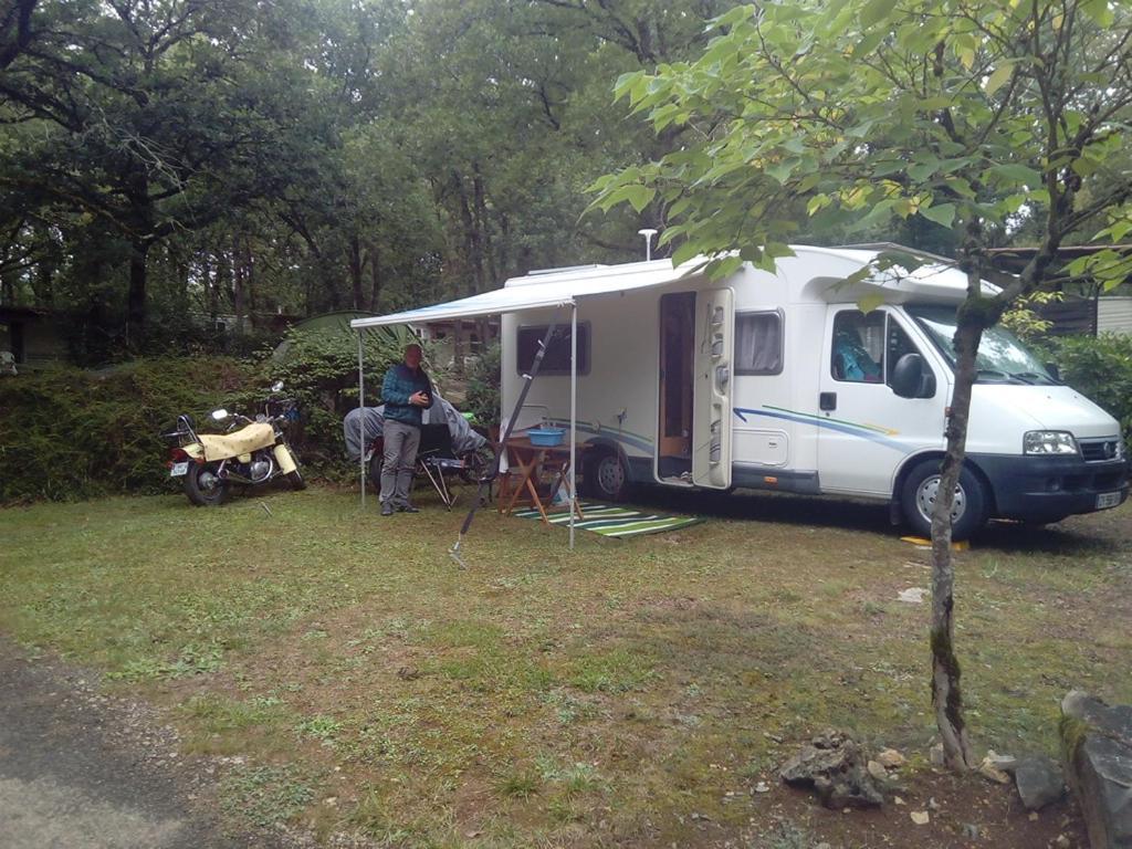 Готель Camping Au Bois Dormant Chauffour-sur-Vell Екстер'єр фото